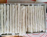 Foto langkah ke 4 dari resep Banana Rolls.