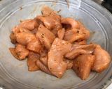 Foto del paso 1 de la receta Pollo adobado con boniato asado y sal de limón 🍋