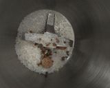 A picture of step 2 of Kesariya Milk Masala.
