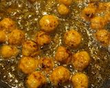 A picture of step 1 of Applesauce and Pork Meatballs Soup.
