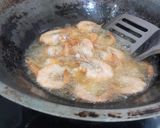 Foto langkah ke 2 dari resep Udang & Kentang Balado.