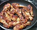 Foto del paso 2 de la receta: Piernas de pollo bate jugositas al chile mirasol