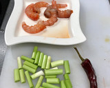 Foto del paso 2 de la receta: Tortilla de ajetes y gamba roja!!