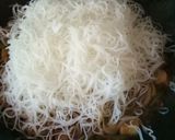 Foto langkah ke 5 dari resep Bihun Goreng Singapore.