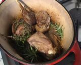 Une image de l'étape 7 de Souris d'agneau confites au miel, thym et romarin.