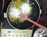 A picture of step 2 of Maggi pizza.