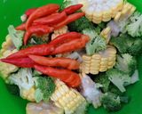 Foto langkah ke 2 dari resep Asem asem udang tenggiri.