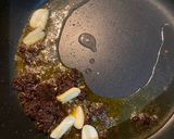 A picture of step 2 of Stir fried chicken breast with Shiitake mushrooms 香菇炒鸡胸.
