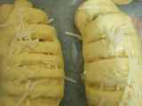 Roti isi pisang keju coklat