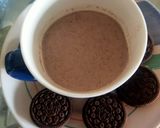 A picture of step 3 of Oreo milk shake.