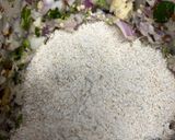 A picture of step 2 of Oats chila.