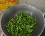 Foto langkah ke 5 dari resep Tumis Selada Air Jamur.