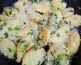 Pas rețetă Cartofi noi, înnăbușiti cu ceapă verde și susan 2 fotografie