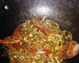 Foto del paso 4 de la receta: Pollo a la cerveza acompañado con verduras con camarones al wok