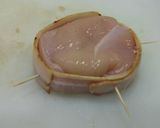 Foto del paso 3 de la receta: Filet miñon de pollo con salsa de taxo y puré de habas tiernas