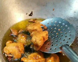 A picture of step 4 of Kanda bhajiya.