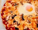 Hình bước làm 3 của món Pizza Nấm Mỡ, Jambon, Phô Mai Mozzarella Bonus Trứng Gà