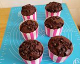 Foto langkah ke 5 dari resep Muffin Cokelat (No Mixer).