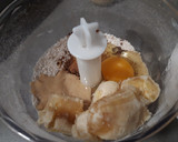 Foto del paso 2 de la receta: Tortitas de avellana y cacao con fruta