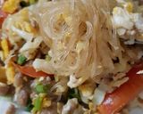 รูปขั้นตอนการทำที่ 2 ของ "วุ้นเส้นผัดกะหล่ำปลี" Stir Fried Glass Noodles with Cabbage