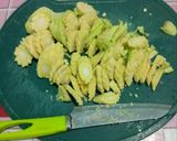 Foto langkah ke 2 dari resep Oseng-Oseng Putren Udang.