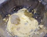 Foto langkah ke 2 dari resep Semprit Durian - Durian cookies.