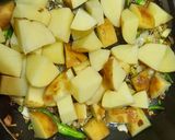 A picture of step 3 of Aloo Matar Dry.
