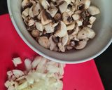 Foto langkah ke 1 dari resep Cream of Mushroom Soup.
