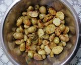 Foto del paso 3 de la receta: Filete al perejil con papas rústicas