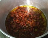 Une image de l'étape 5 de Sauces aux trois piments, coriandre et radis noir.