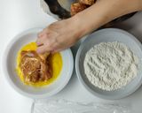Foto del paso 3 de la receta: Pollo frito crocante