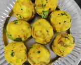 A picture of step 4 of Dosa bonda.