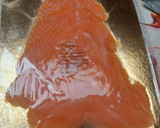 Foto del paso 1 de la receta: Roll de salmón ahumado para picoteo