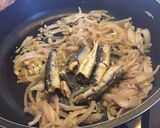 Une image de l'étape 6 de Trévise poêlée aux anchois oignon et pignons de pin.