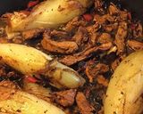 Une image de l'étape 2 de Endives braisées à la dinde et poivrons rouges sauce soja.