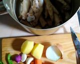 Foto langkah ke 1 dari resep Kaldu Ceker Ayam.