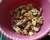 Foto langkah ke 2 dari resep Masak Kerang Kupas dan Tahu.