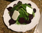 Foto del paso 4 de la receta Ensalada de espinaca, remolacha y queso de cabra (o calabaza y brie)