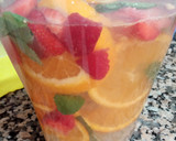 Foto del paso 1 de la receta: Agua de naranja, fresas y hierbabuena