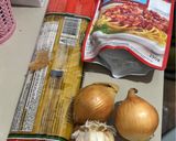 Foto langkah ke 1 dari resep Spaghetti with Mushroom Sauce.