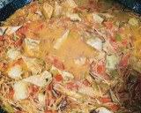 Foto del paso 6 de la receta: Fideuá de verduras y langostinos con allioli de rábanos