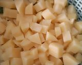 Foto langkah ke 1 dari resep Perkedel Kentang Corned.