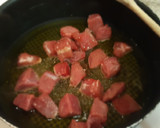 Foto del paso 2 de la receta: Dados de solomillo de cerdo con pimientos tricolor y hongos