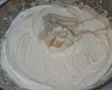 Foto langkah ke 9 dari resep Carrot Cake with Cream Cheese Frosting and Kitkat Topping.