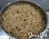 A picture of step 3 of Spaghetti Aglio E Olio with Yellow Cherry Tomatoes.