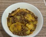 Foto langkah ke 2 dari resep Kentang kecap daging cincang.