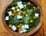Foto del paso 2 de la receta: Ensalada verde con golden berries y queso panela