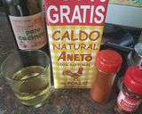 Foto del paso 1 de la receta Costillas adobadas guisadas con patatas, guisantes y zanahorias