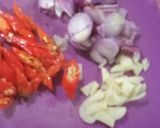 Foto langkah ke 2 dari resep Tumis bunga pepaya rebon.