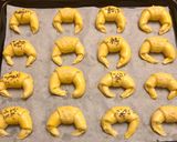 Füstölt sajtos, magvas mini kiflik recept fázis 10 fotója